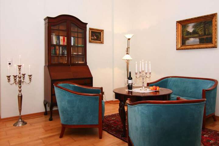 Room 6 of 25