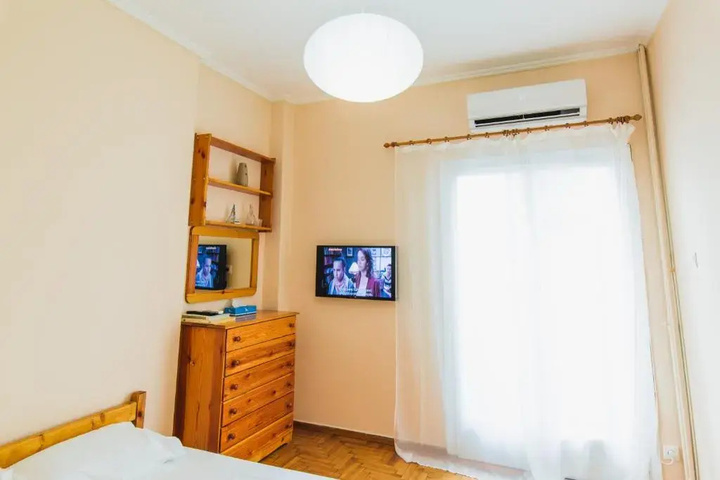 Room 5 of 12