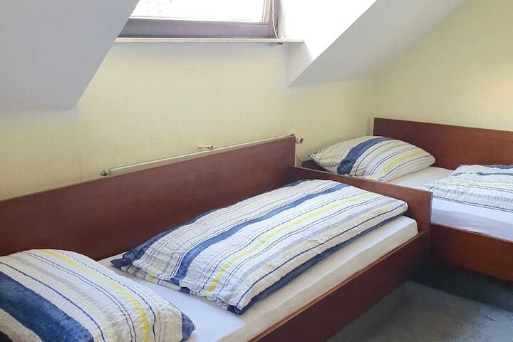 Room 17 of 39
