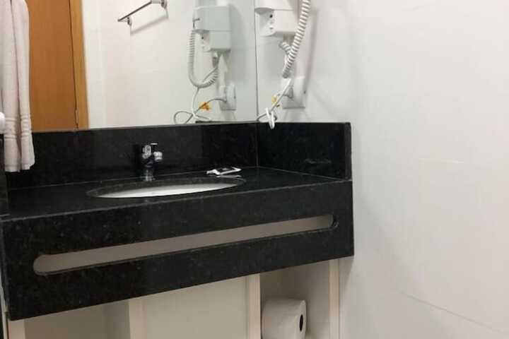 Room 15 of 25