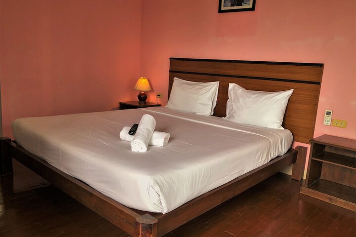 Room 4 of 32