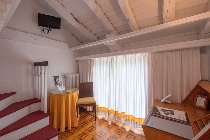 Room 15 of 78