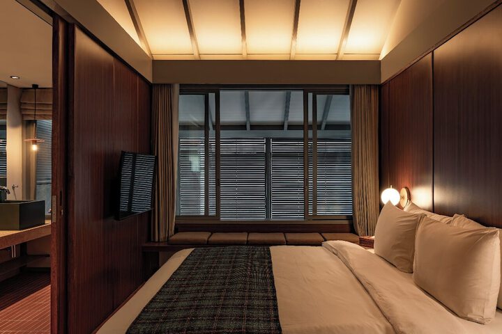Room 3 of 18