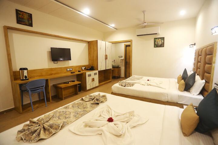 Room 32 of 65