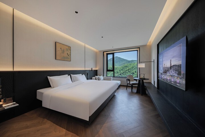 Room 10 of 143