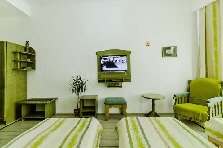 Room 8 of 36