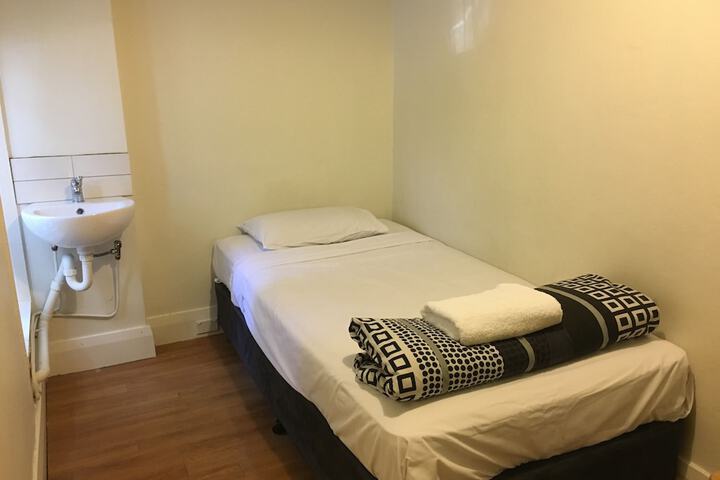 Room 6 of 61