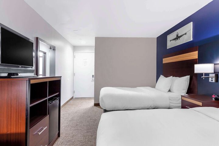Standard Room, King or Two Doubles (1 of 6)