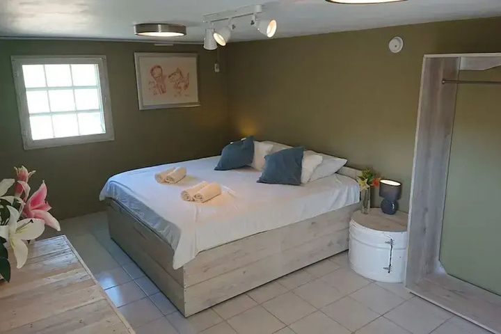Room 2 of 18