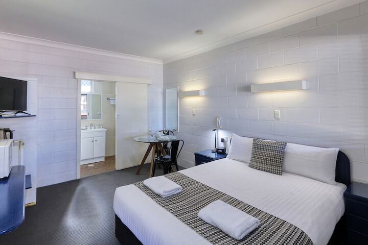 Room 2 of 52