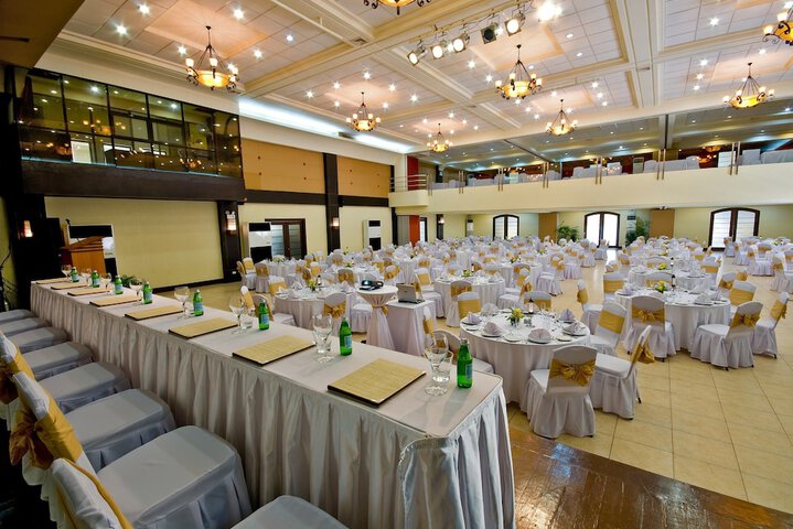 Ballroom/Hall 56 of 64