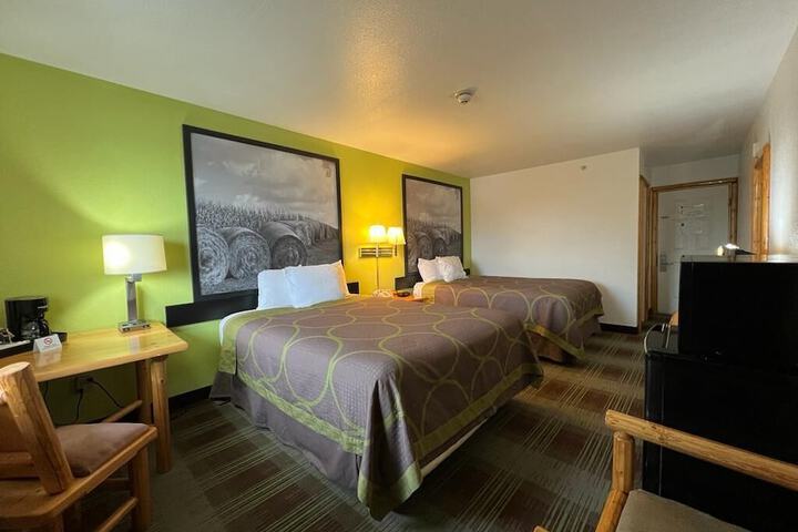 Room 8 of 28