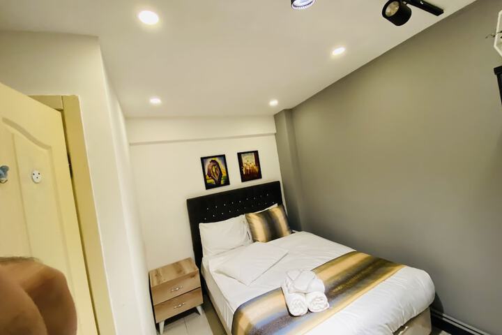 Room 9 of 32