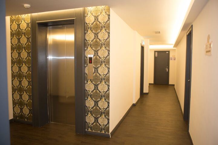 Ballroom/Hall 21 of 25