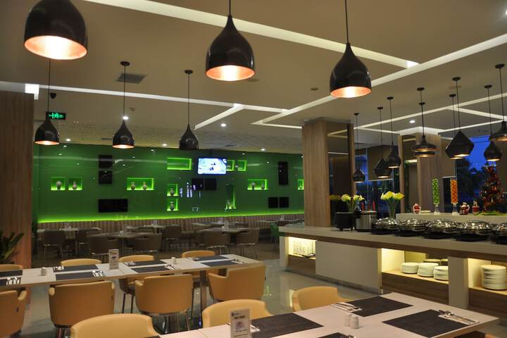 Dining 37 of 55