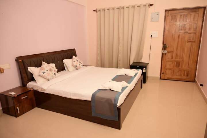 Room 2 of 9