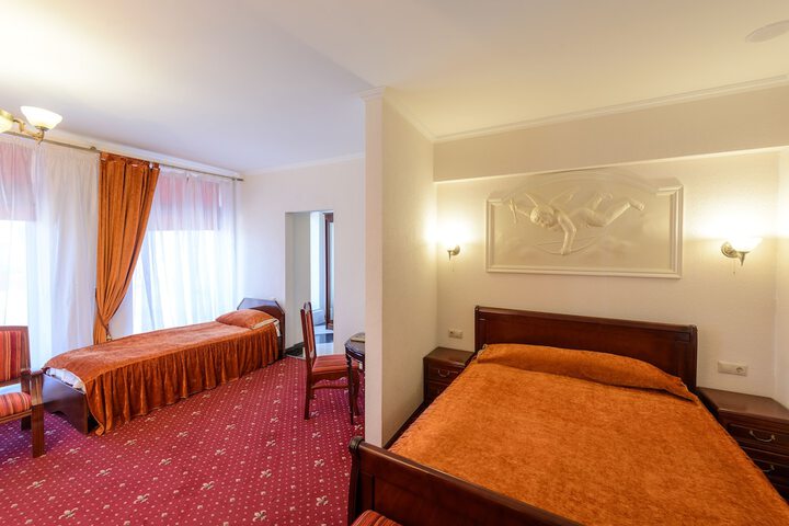 Room 9 of 15