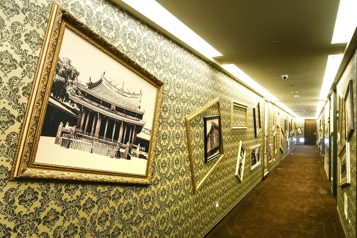 Ballroom/Hall 79 of 87