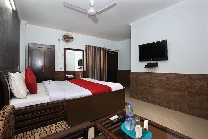 Room 6 of 13