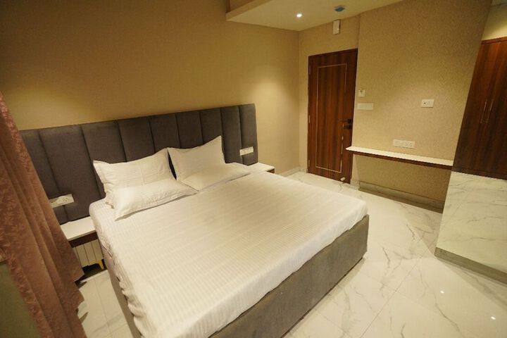 Room 3 of 6