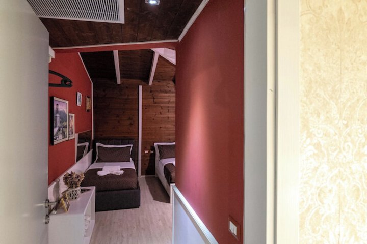 Room 12 of 188