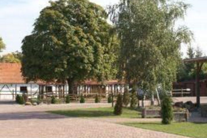 NOWY FOLWARK NA SKRAJU LASU