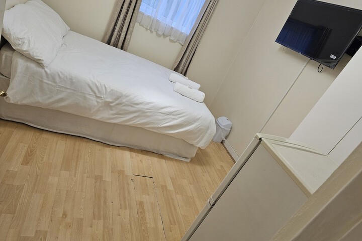 Room 27 of 64