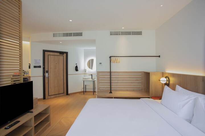 Room 30 of 180