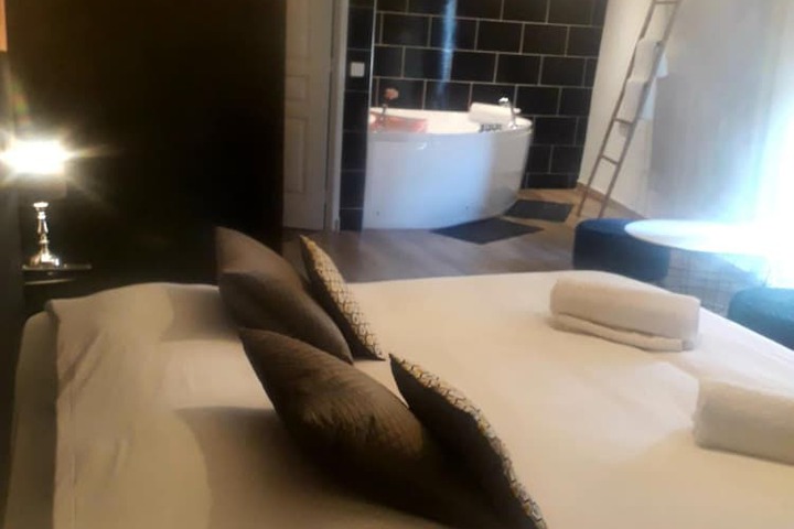 Room 10 of 26