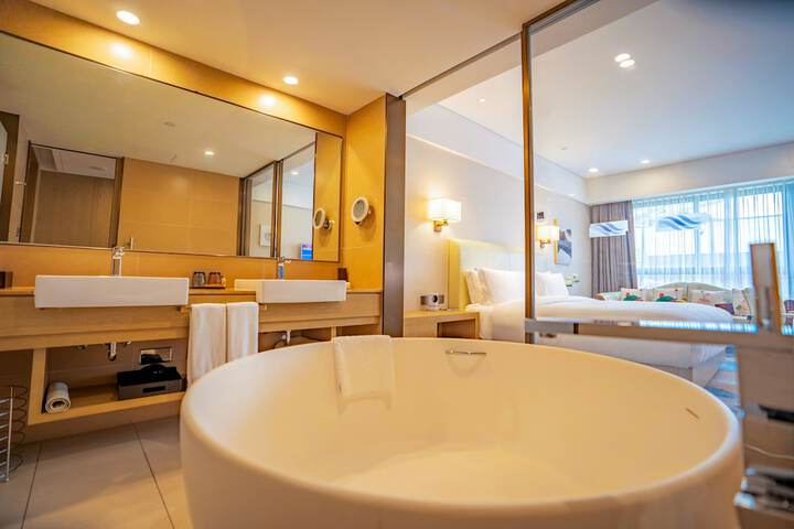 Room 32 of 131