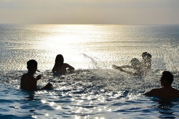 Pool Hotel