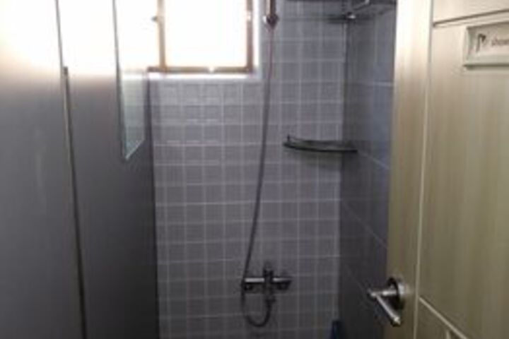 Room 4 of 96