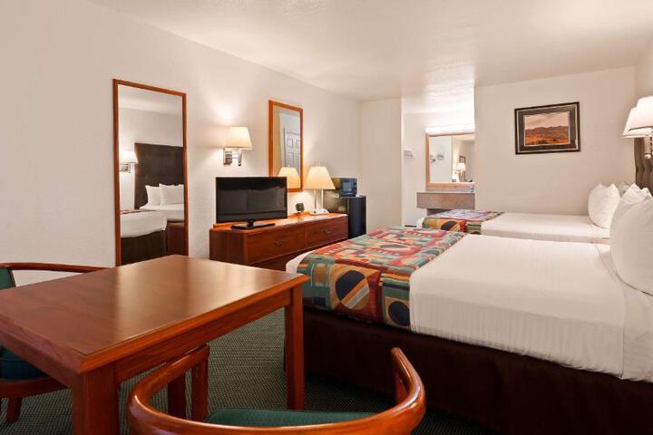 2 Queen Beds - Wireless High Speed Internet Accessible Microwave and Refrigerator, Coffee M (6 of 9)