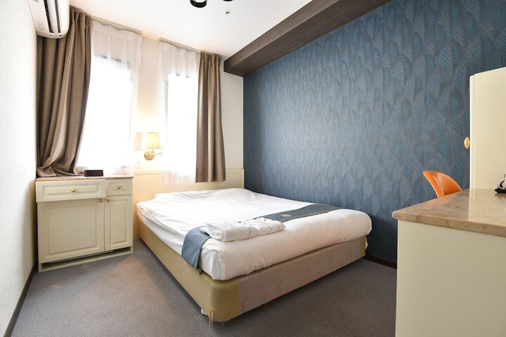 Room 27 of 67