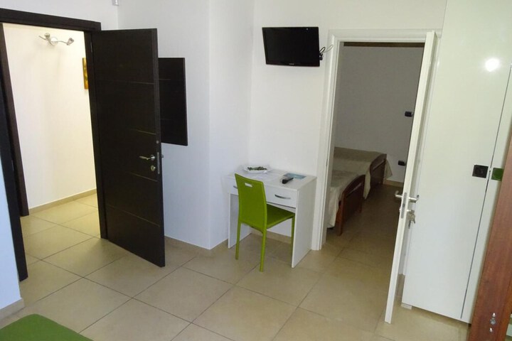 Room 27 of 71