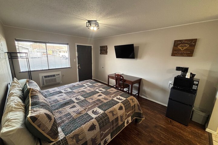 Room 9 of 37