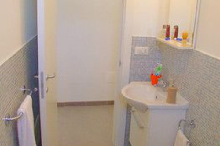 Room 4 of 22