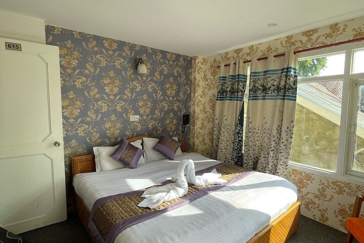Room 4 of 20