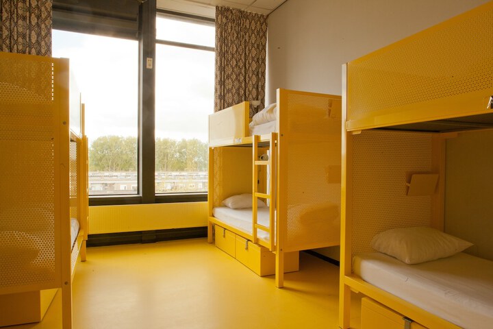 Room 25 of 53
