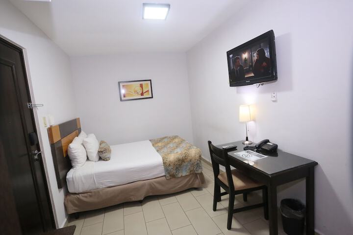 Room 25 of 103