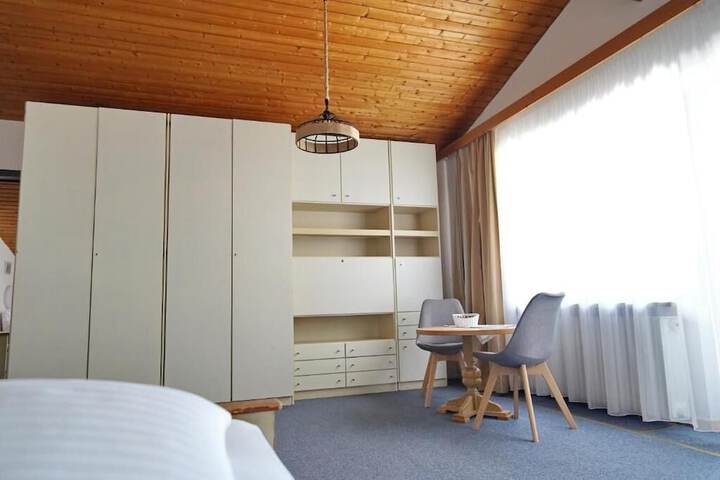 Room 7 of 62