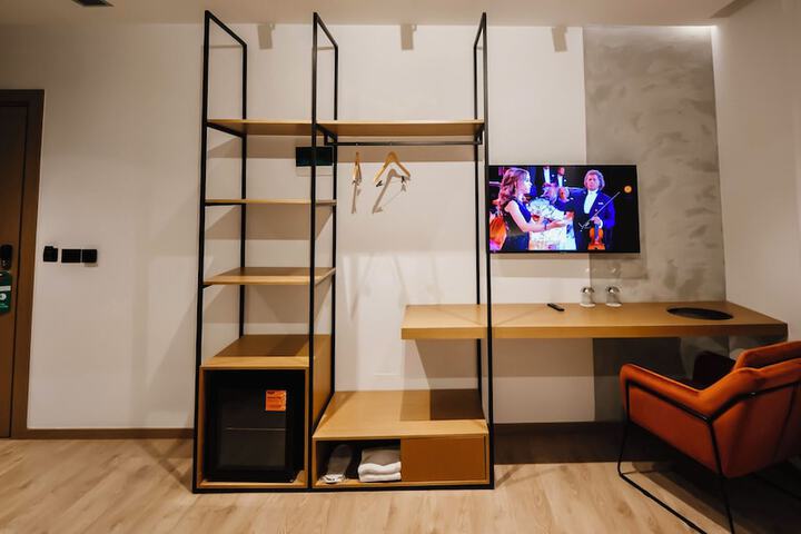 Room 14 of 27