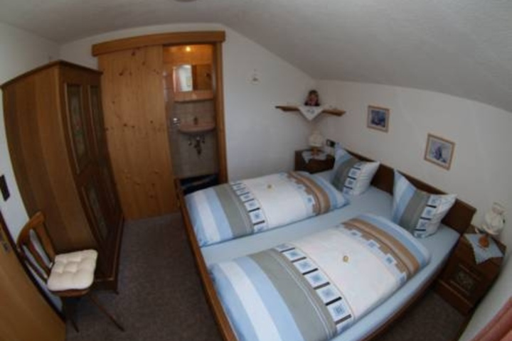 Room 4 of 14