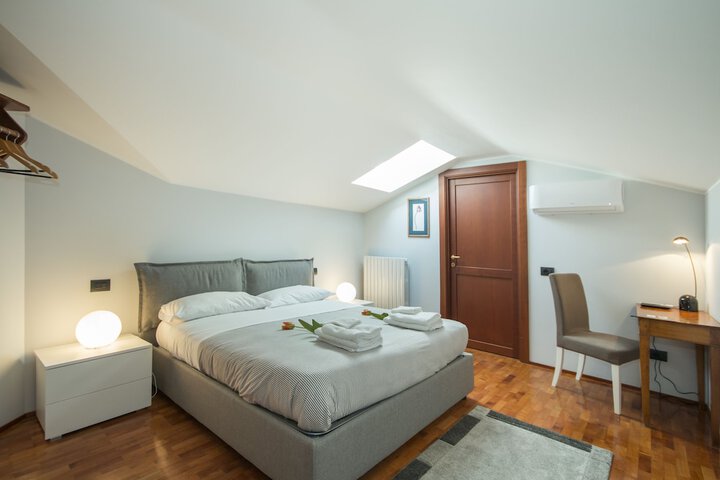 Room 5 of 32