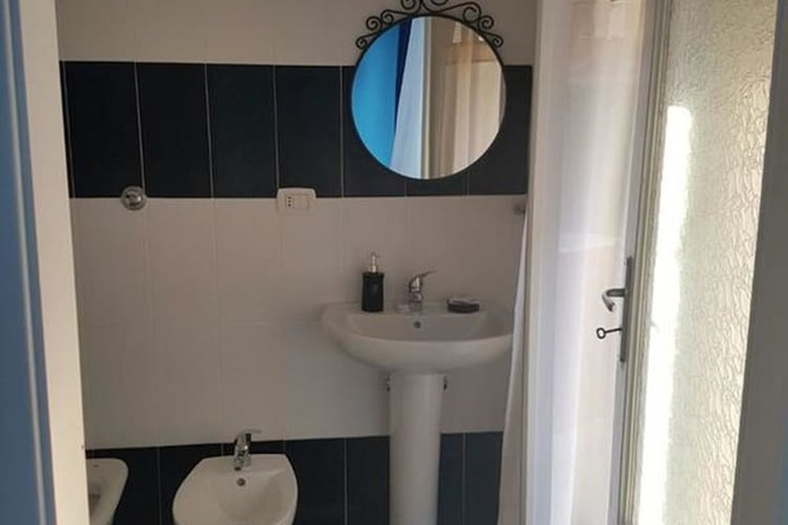 Room 9 of 17