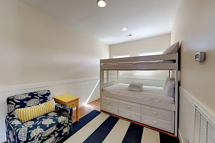 Room 5 of 16