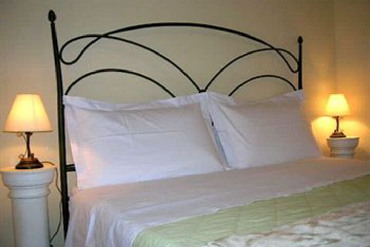 Room 13 of 36