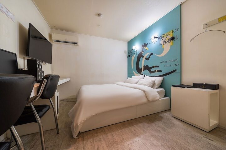 Room 18 of 30