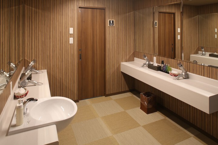 Room 52 of 104