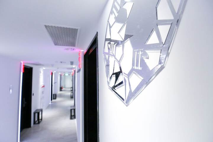 Ballroom/Hall 92 of 99